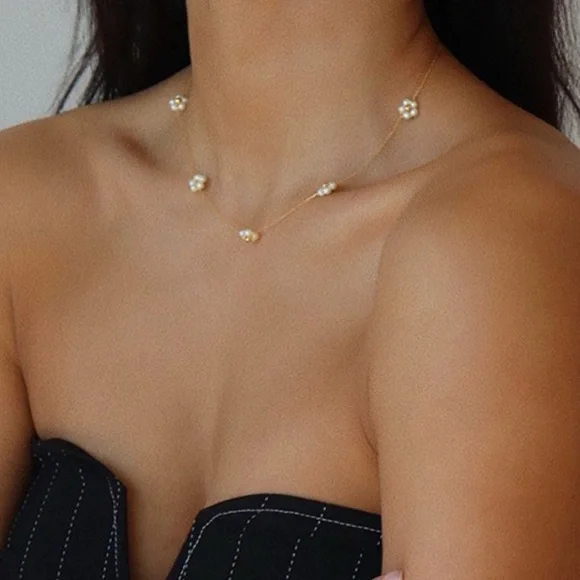 18k Gold Plated Pearl Daisy Multi Flower choker/short necklace. New. - Picture 2 of 14